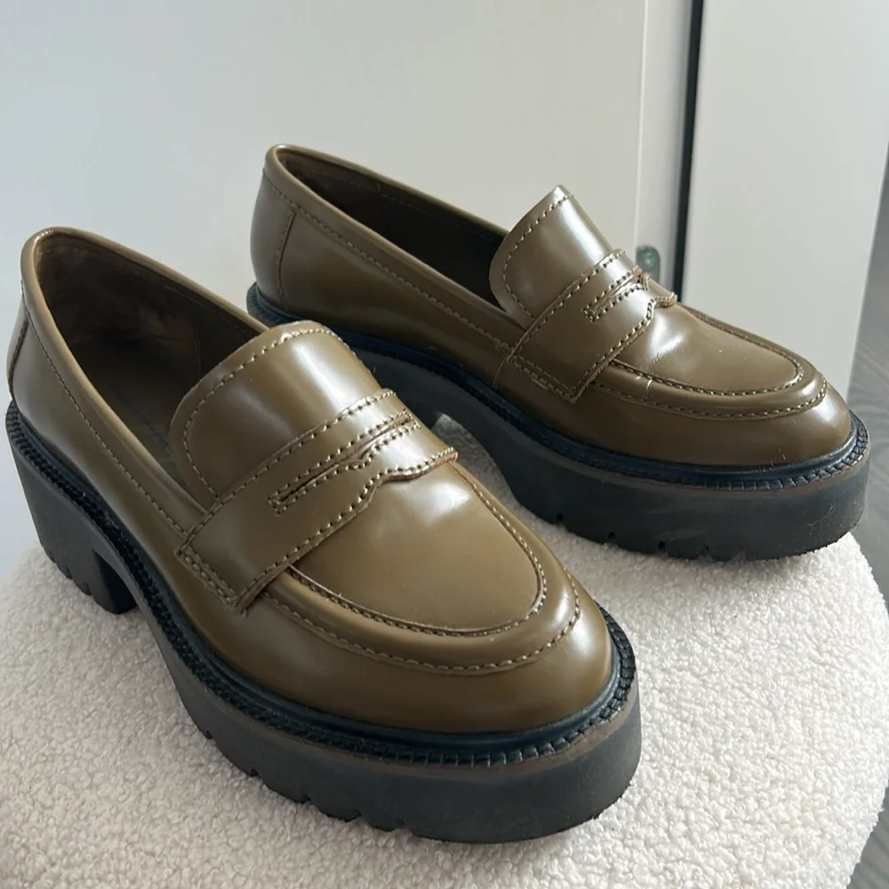 Free People Chunky Decker Loafer in Olive Green Learher 37.5/7.5 NWOB - Picture 3 of 10